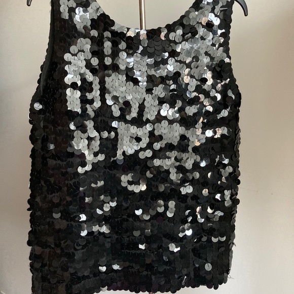 Sequined Sleeveless Top - Picture 2 of 6
